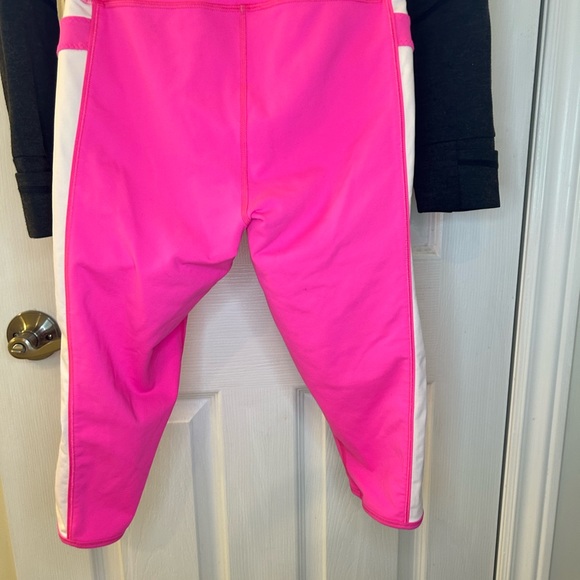Lululemon “heat it up” crop in pink, size 10 - Picture 6 of 11